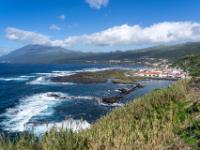 Aussichtspunkt oberhalb Lajes do Pico mit dem Pico in Wolken - Pico